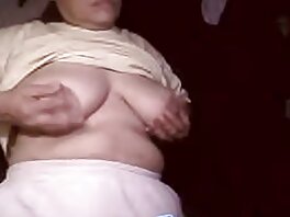 Чарли показва горещото си дупе аматьорски клипове