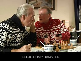 Вечеря чукане отзад и шоуто на Jae