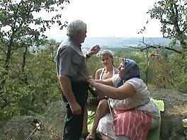 Чернокожа крава с огромни цици, които се пръскат безплатни порно видеоклипове