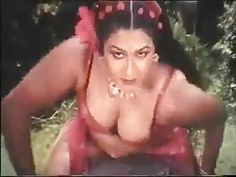 Грудаста лесбийски клипове брюнетка MILF смуче съседите си голям петел